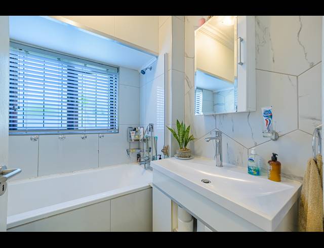 2 BEDROOM APARTMENT FOR SALE IN SHEFFIELD BEACH